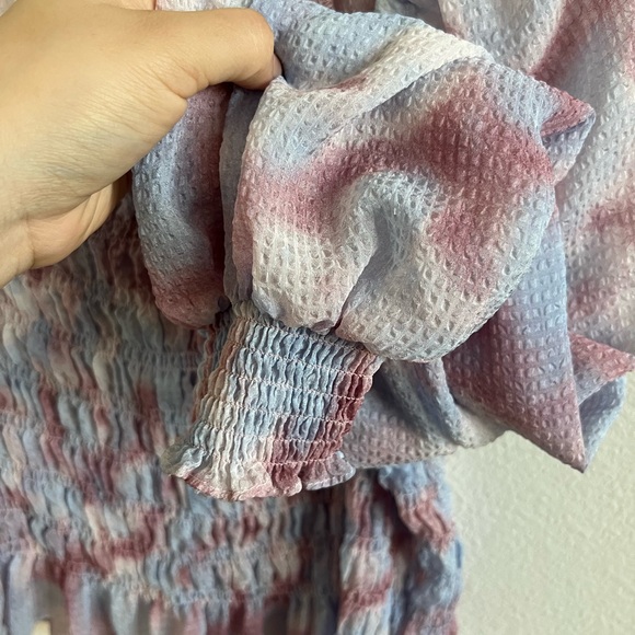 Chic Pink and Blue Blouse with Elegant Design - Picture 4 of 6